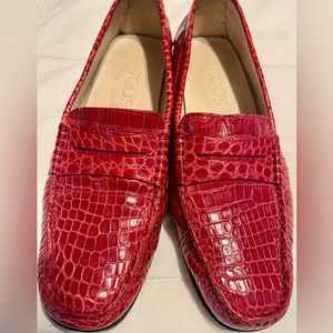 Tod's Gommino Red Patent Leather Crocodile Loafer flats